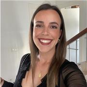 Maestra de Educación Primaria, con mención en Pedagogía Terapéutica.